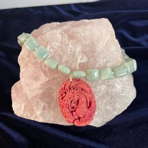 Green Stone Beaded Necklace w Carved Red Pendant Silver Tone Clasp 17.5”